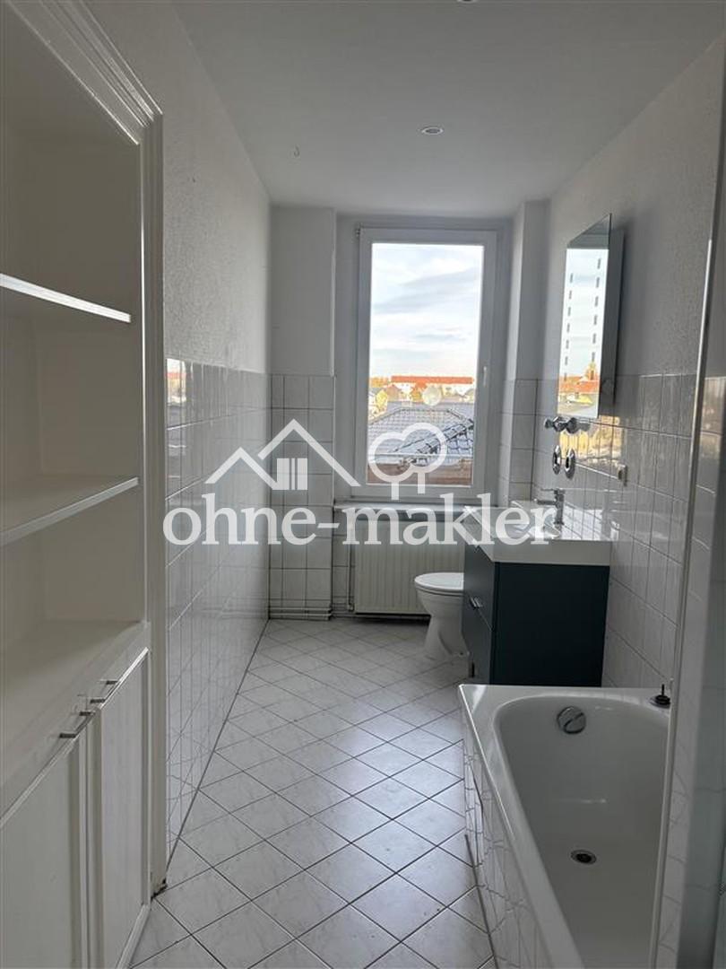 Helle 3-Zimmerwohnung im 2. OG mit Balkon mit Altbaucharme - Photo 2