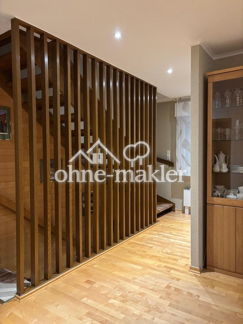 1.OG (Blick zur Treppe zum DG)
