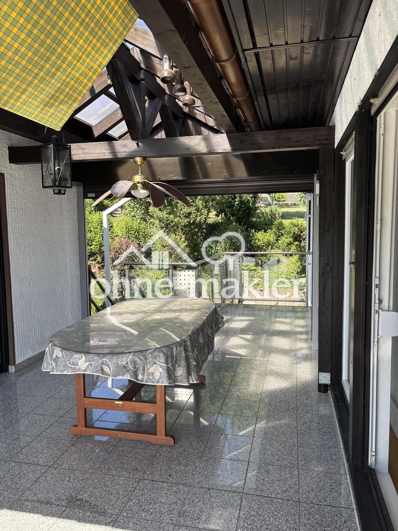 Balkon mit Blick in den Garten
