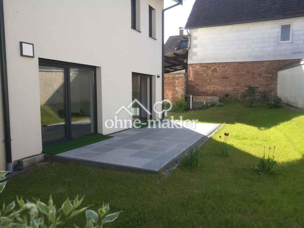 Garten und Hof eingefriedet