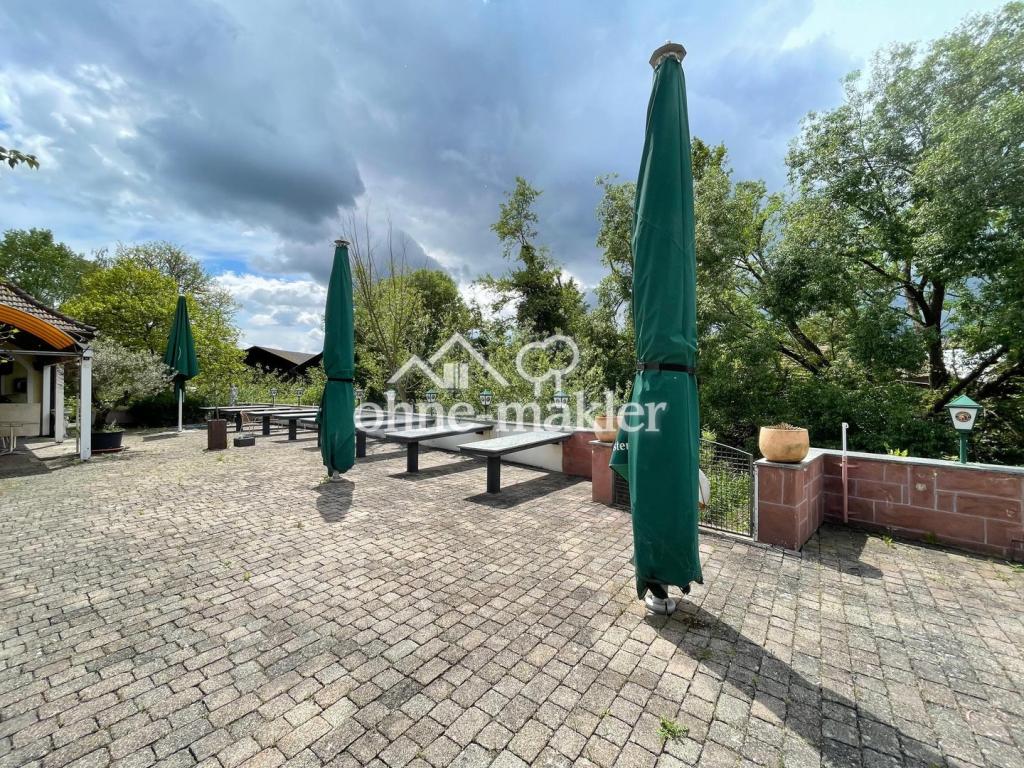 Biergarten im Herbst