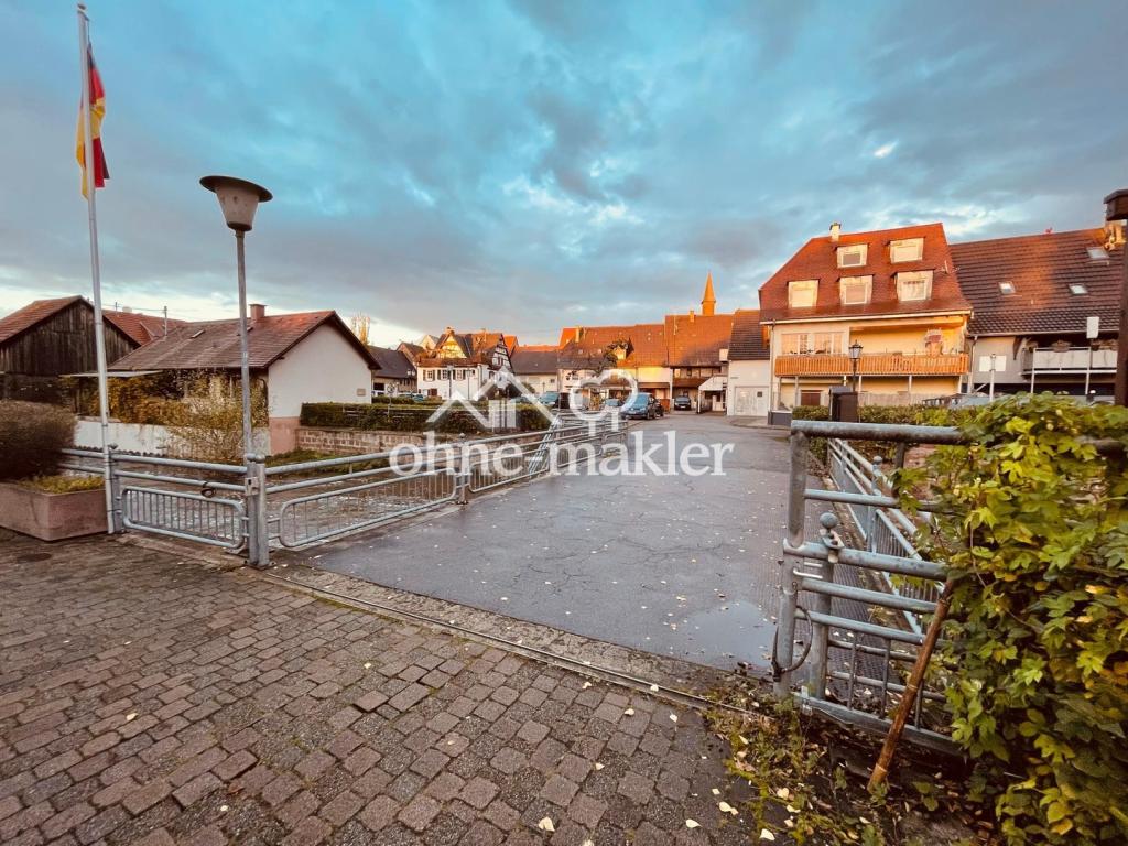Einziger Zugang: über Brücke