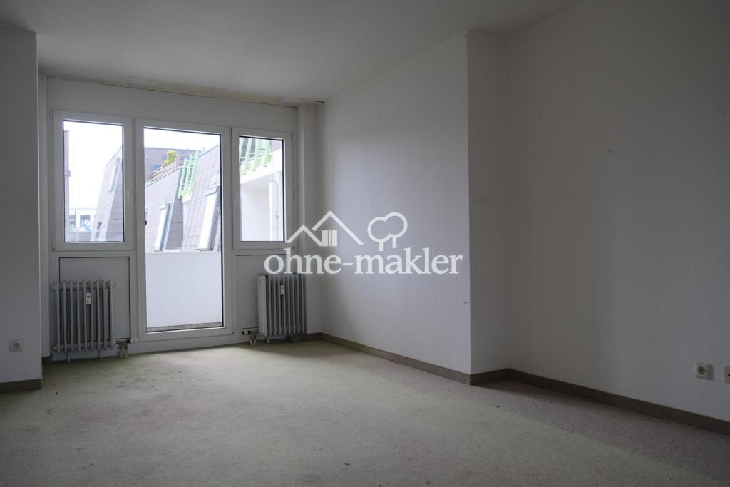 Wohnzimmer mit Balkon