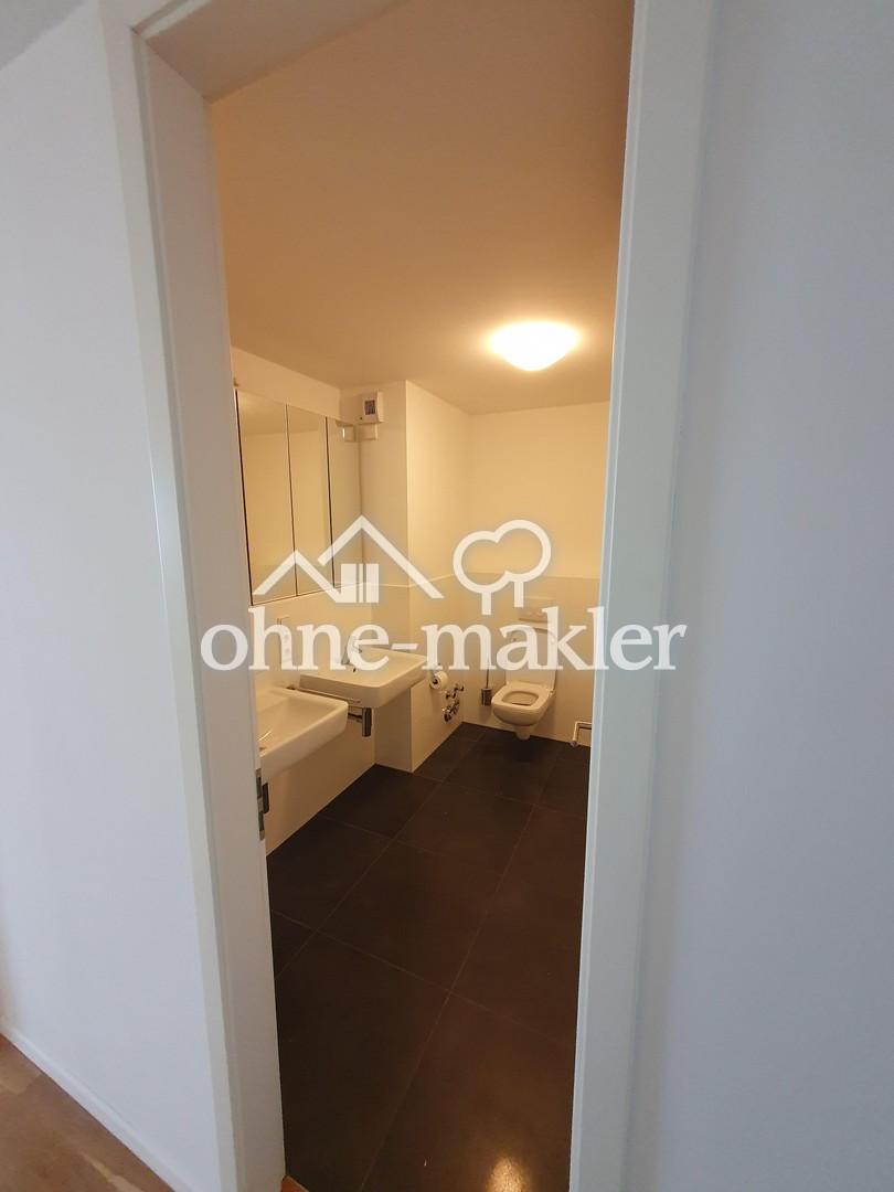 Badezimmer mit Duschkabine 
