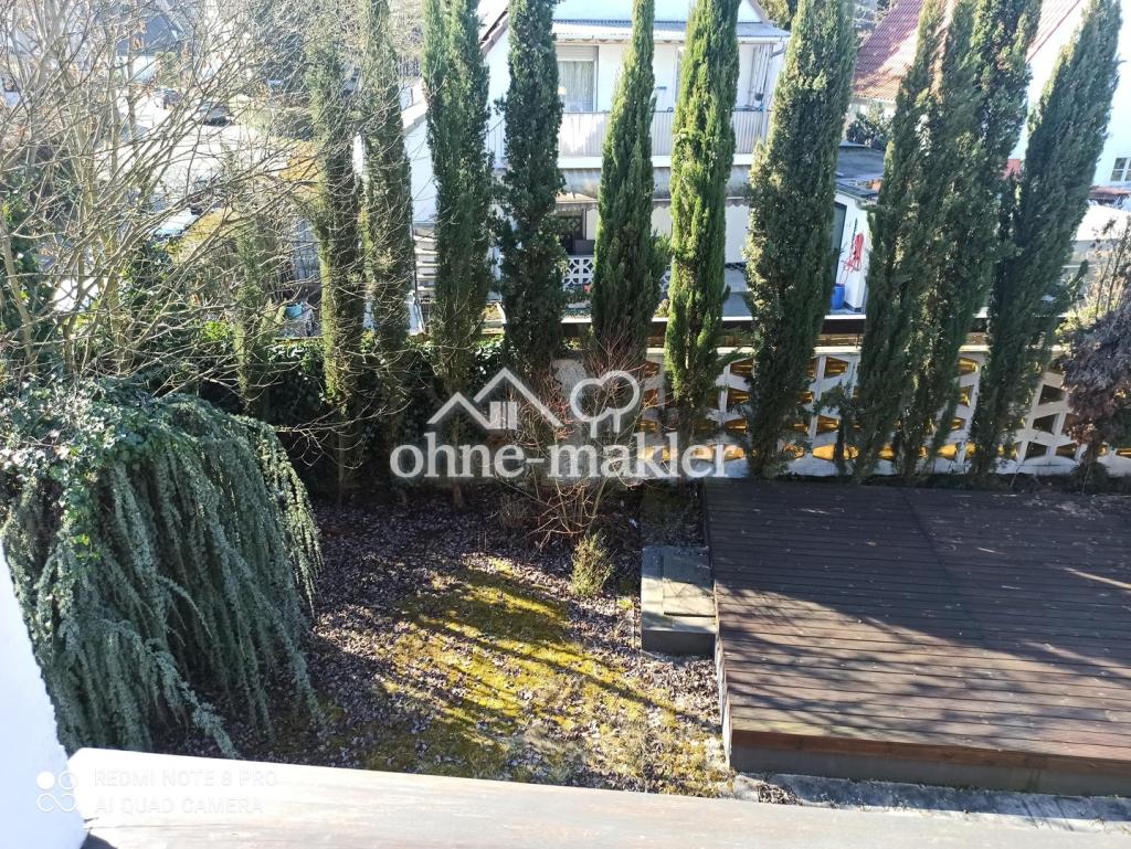 Garten mit Schwimmbad
