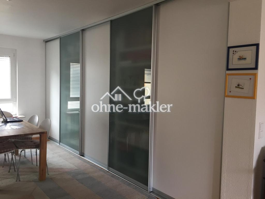 Wohnzimmer mit Einbauschrank