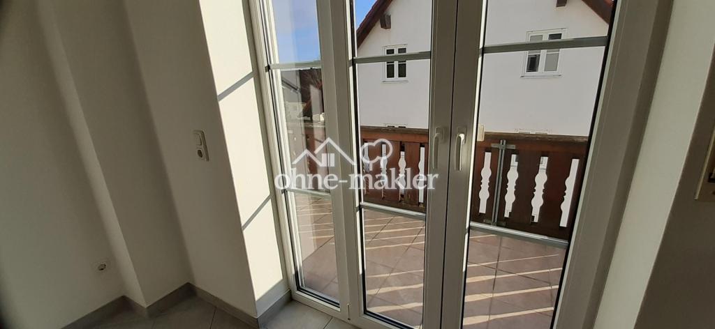 Von privat: Helle 3 Zi. DG-Wohnung bei Olching, Balkon, TG, fußläufig S3 - Photo 2
