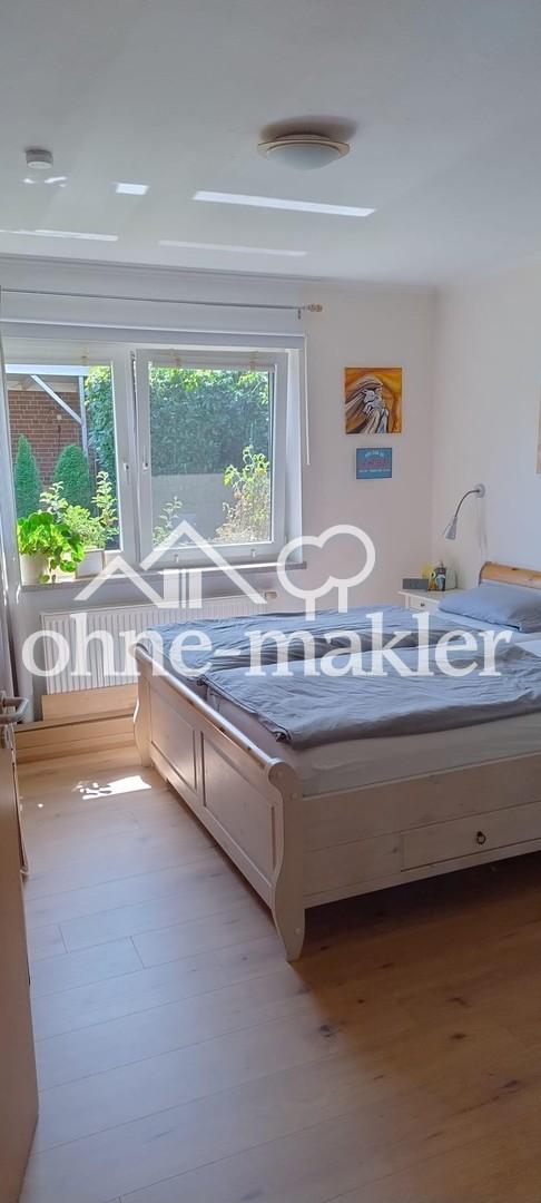helles Schlafzimmer im EG