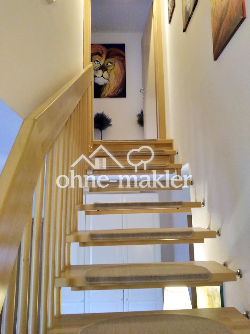 Holztreppe zum OG