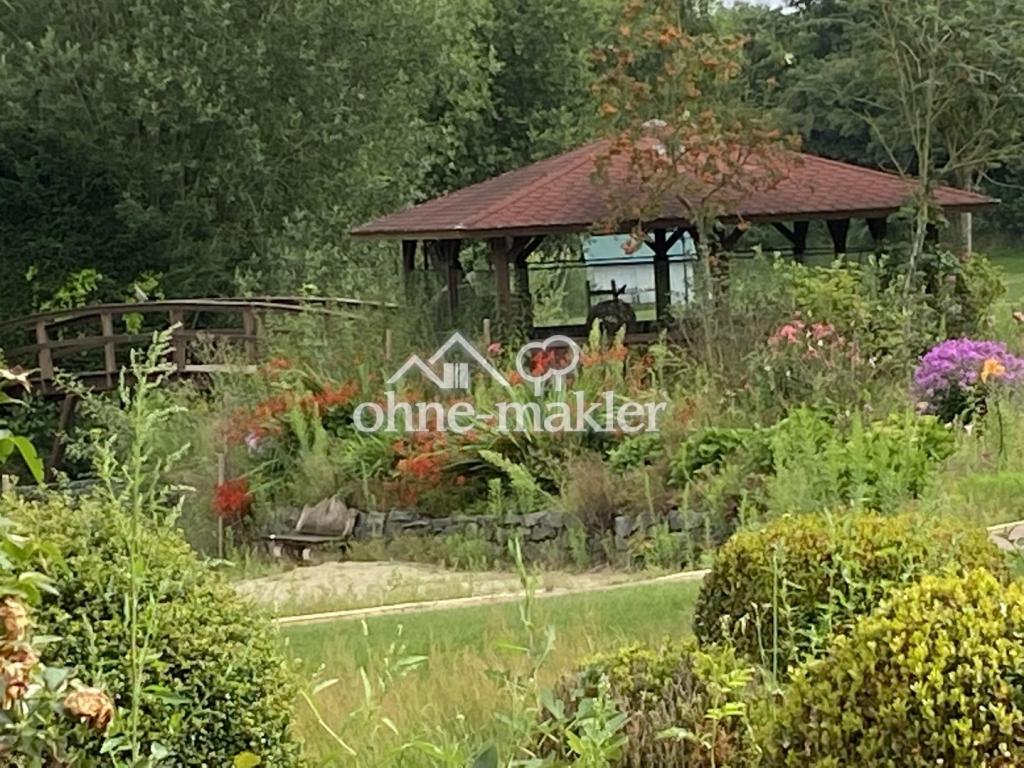 Pavillon im Sommer