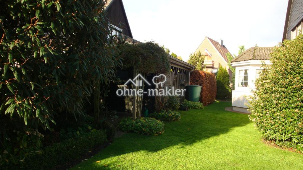 Garten mit Carport