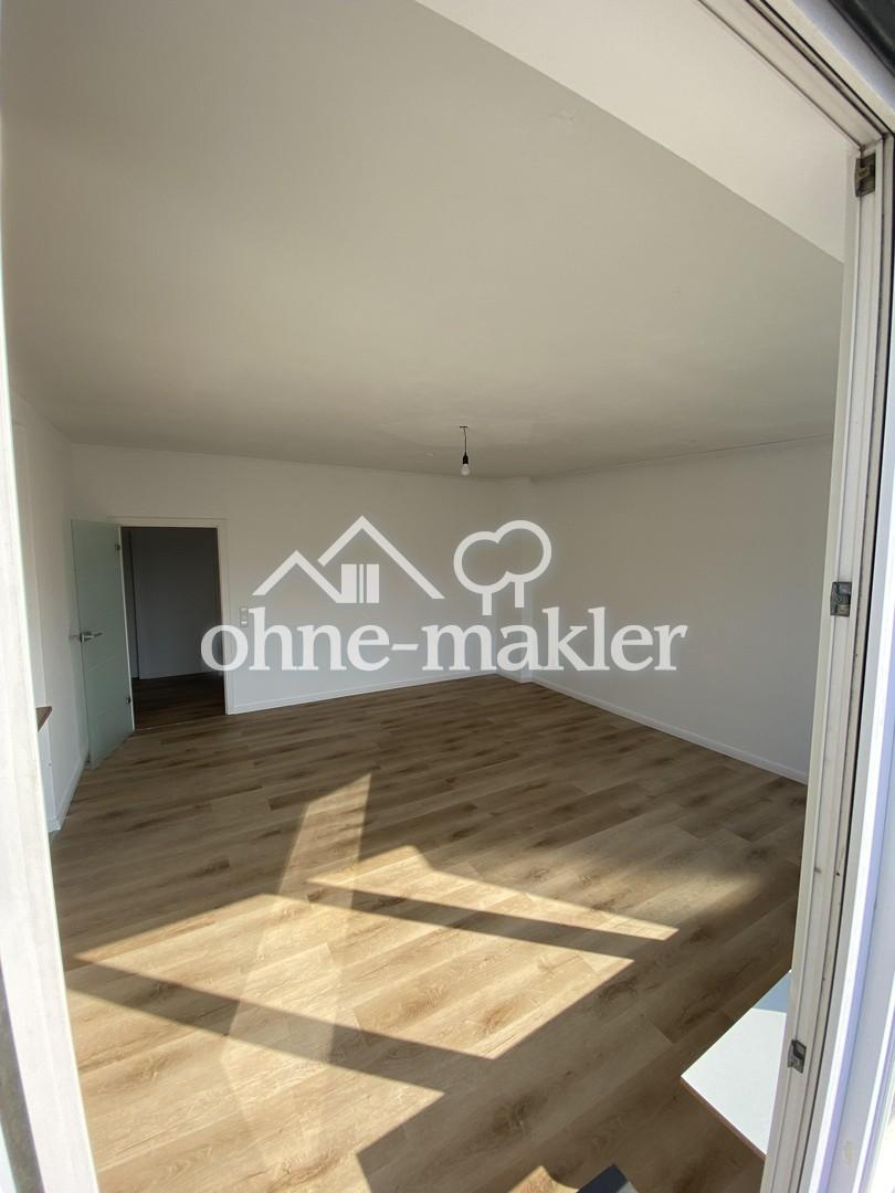 Wohnzimmer (Sicht v Balkon)