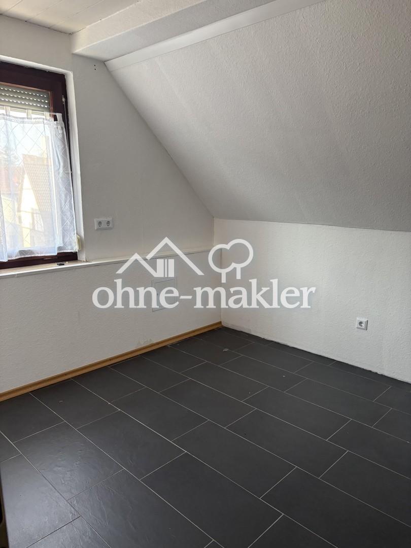 Zimmer 1 (bzw. evtl. Küche) DG