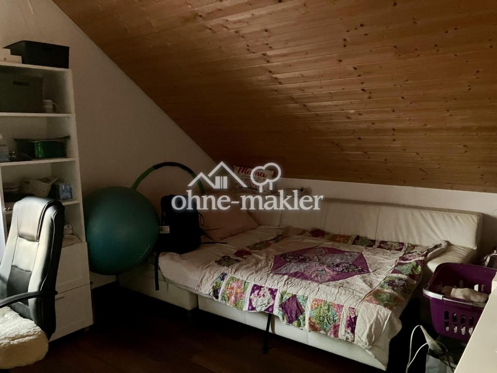 Kinderzimmer / Büro DG