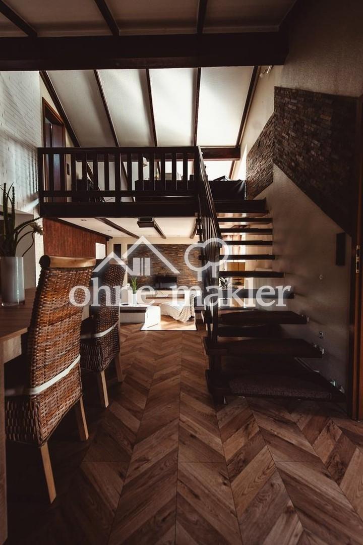 EZ mit Blick hoch zur Galerie