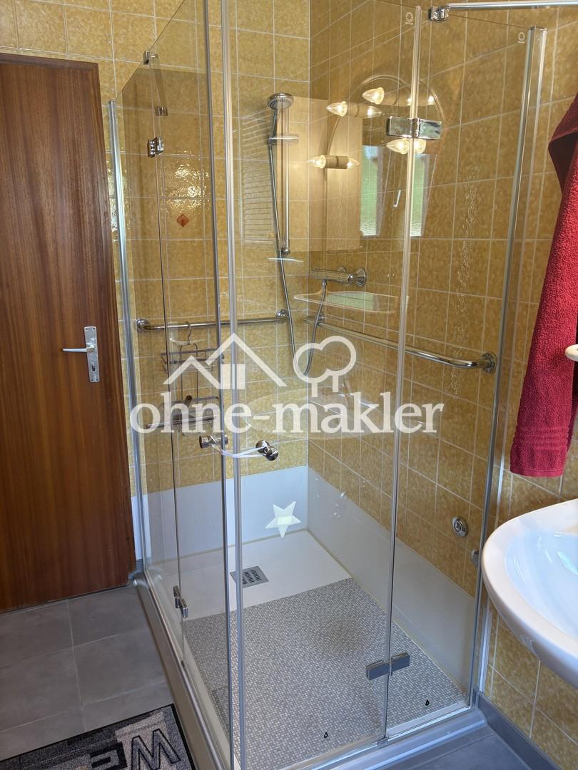 Badezimmer gräumige Dusche