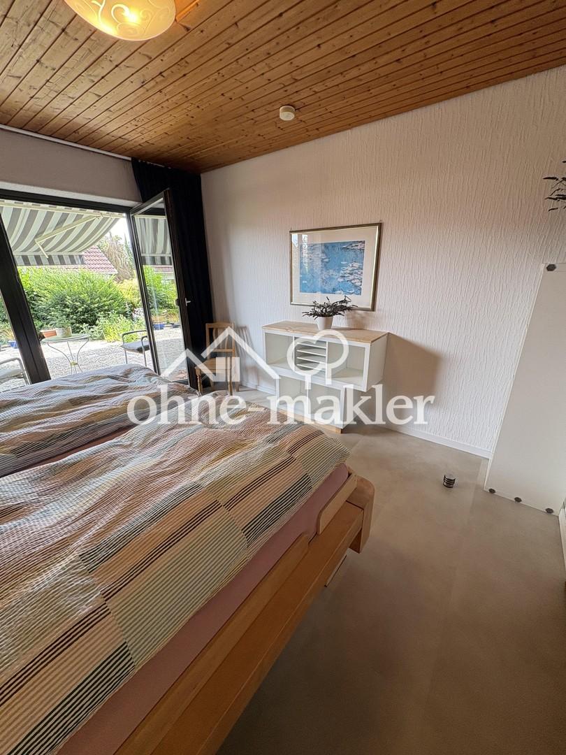 Schlafzimmer offener Schrank