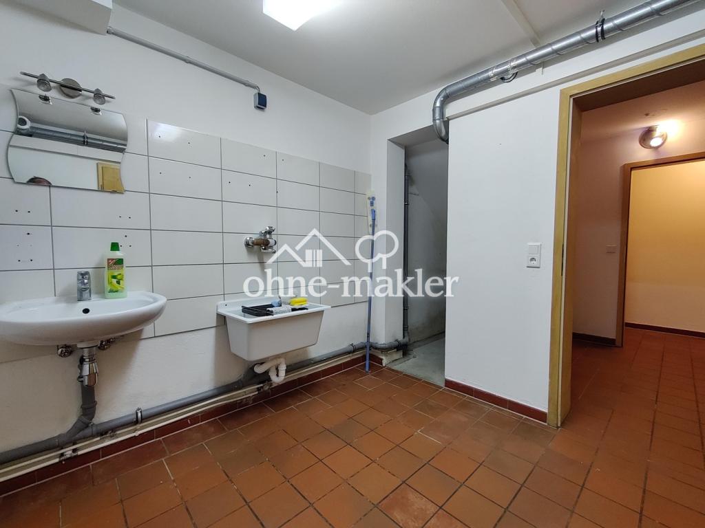 Vorraum WC / Waschküche KG