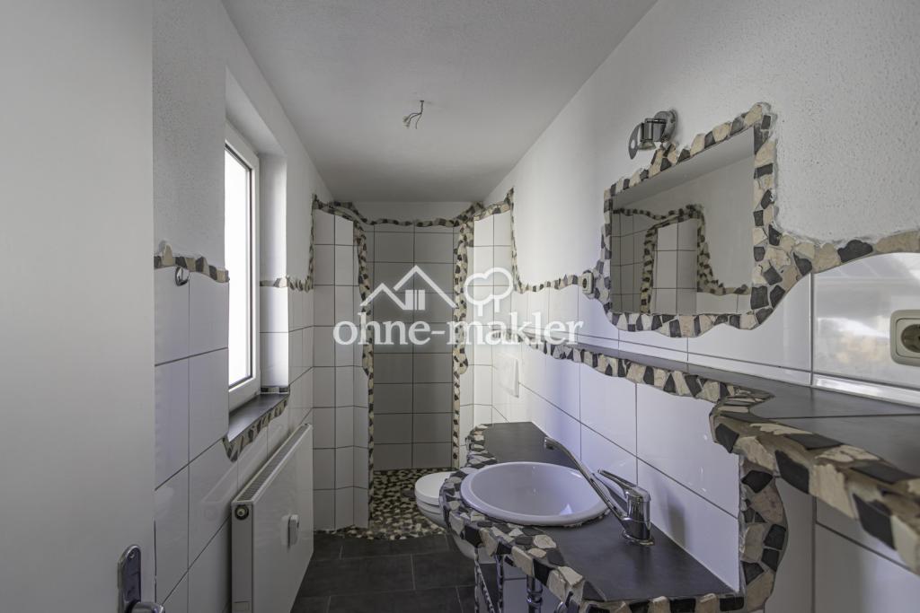 Badezimmer mit Dusche