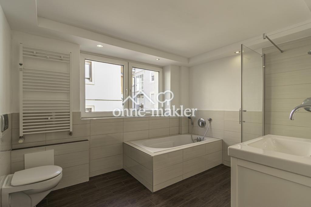 großes Badezimmer