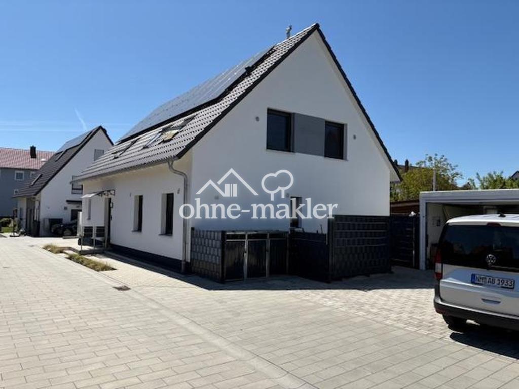 Nordgiebel, 3 Garagen