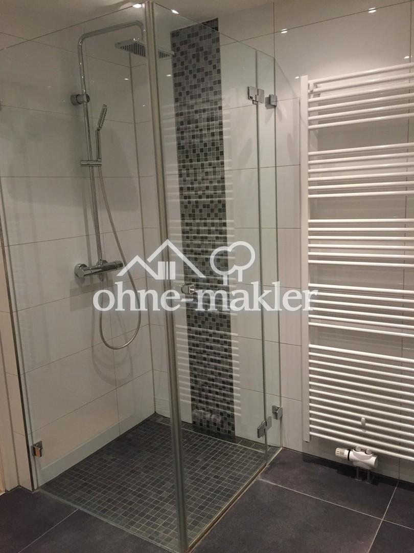 Dusche im Hauptbad