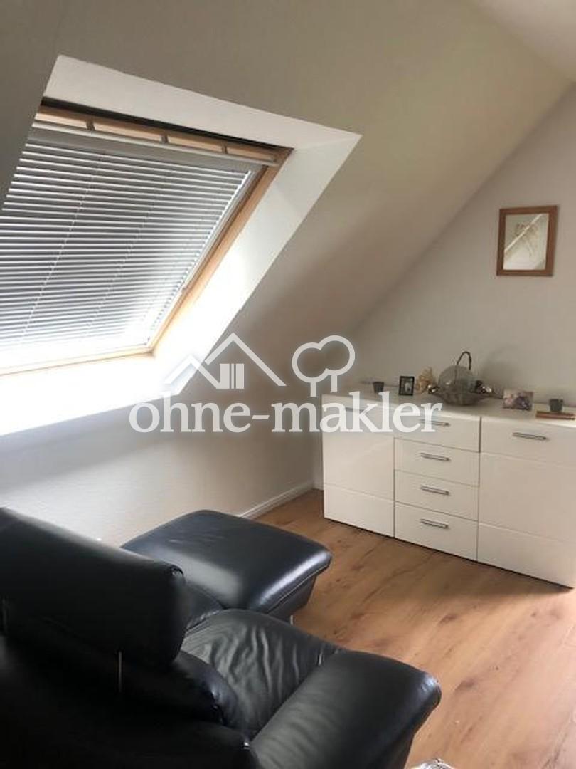 Zimmer OG links mit Balkon 