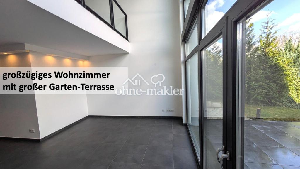 Wohnzimmer mit Gartenterrasse