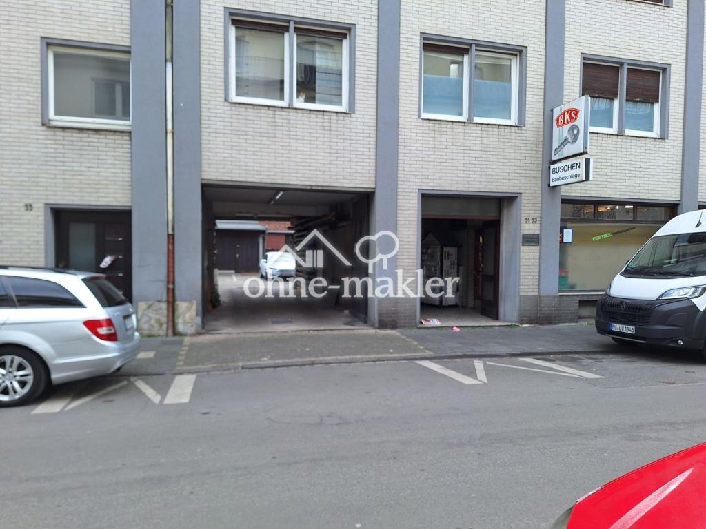 Einfahrt Straße + Haupteingang