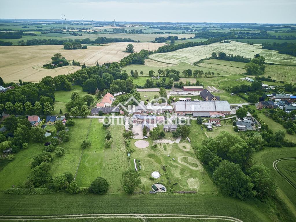 Luftbild mit Gartenanlage
