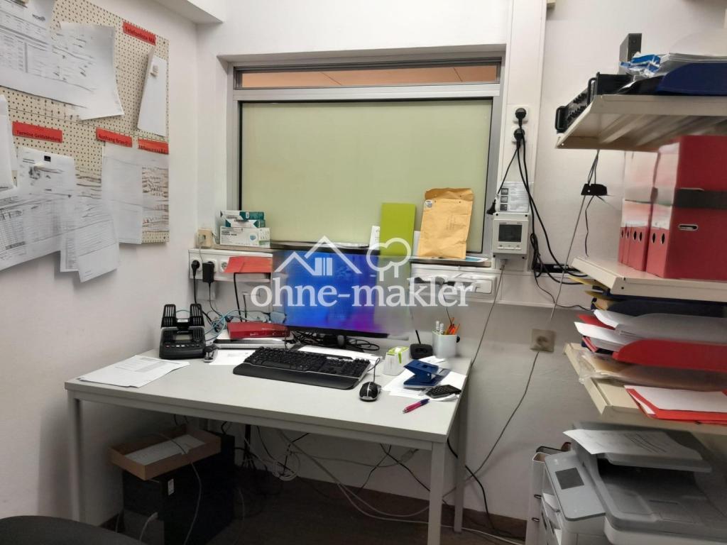 Büro mit Fenster zum Laden
