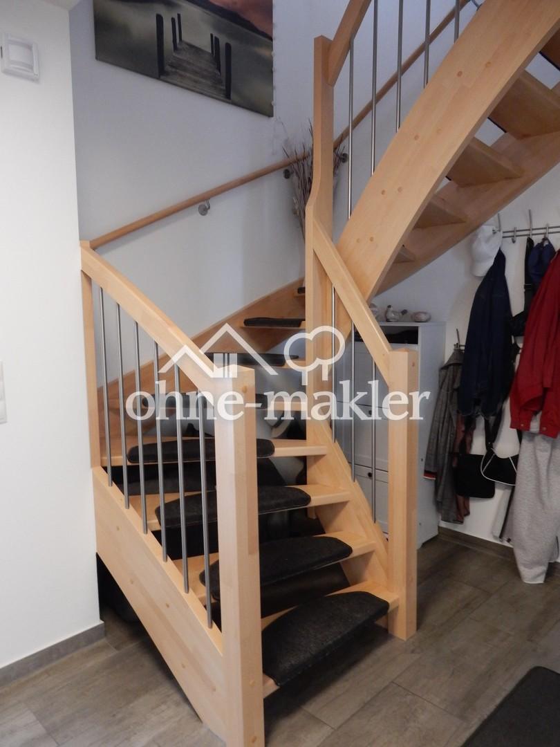 Holztreppe bis ins DG