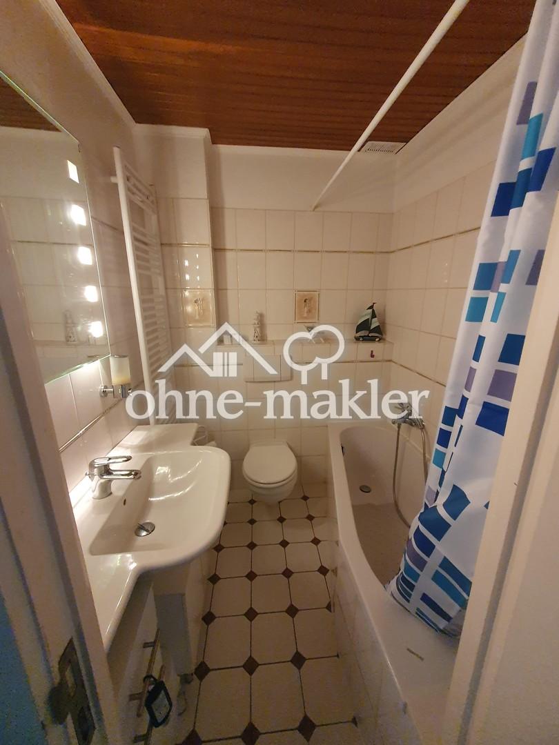 Bad mit Badewanne
