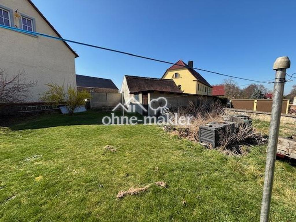 Gartenansicht auf Garage