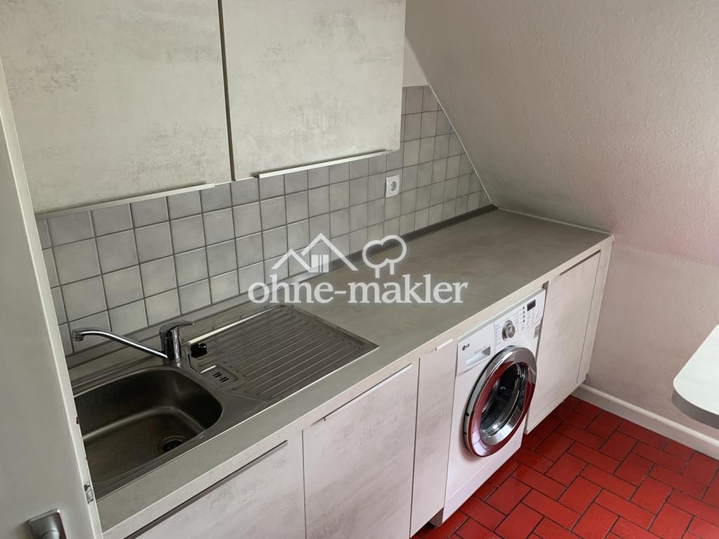 Ruhige Dachgeschosswohnung mit Einbauküche und Stellplatz - Photo 5