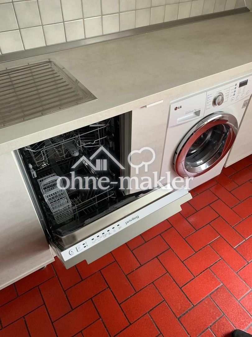 Ruhige Dachgeschosswohnung mit Einbauküche und Stellplatz - Photo 4