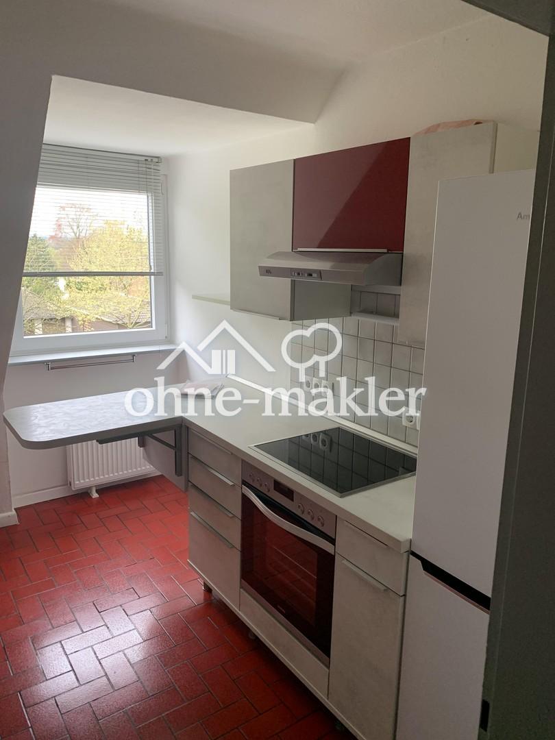 Ruhige Dachgeschosswohnung mit Einbauküche und Stellplatz - Photo 1