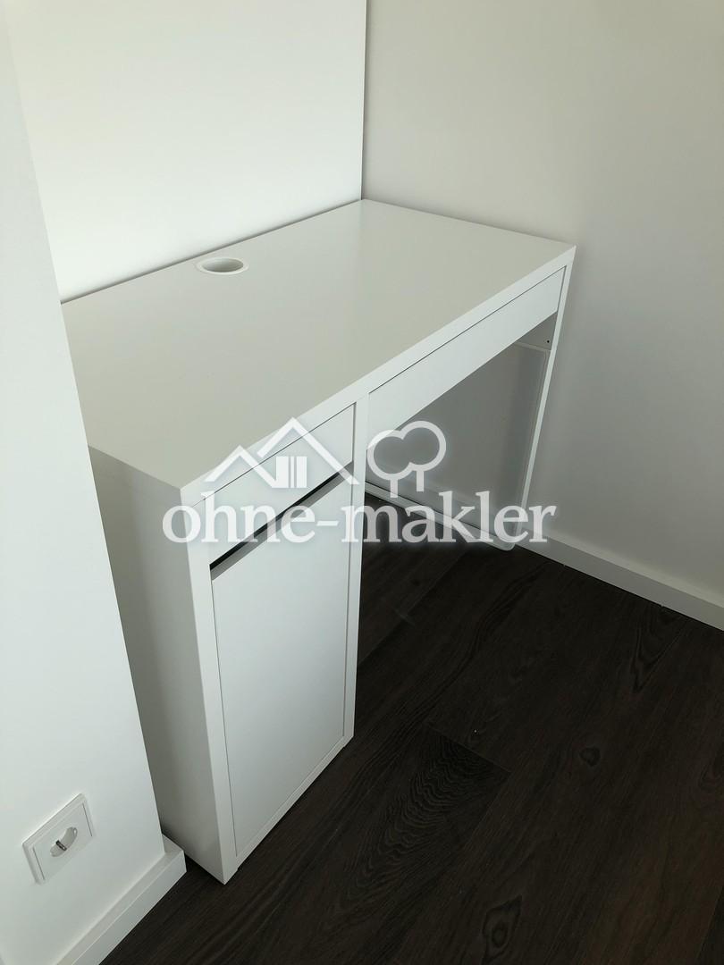 Schreibtisch