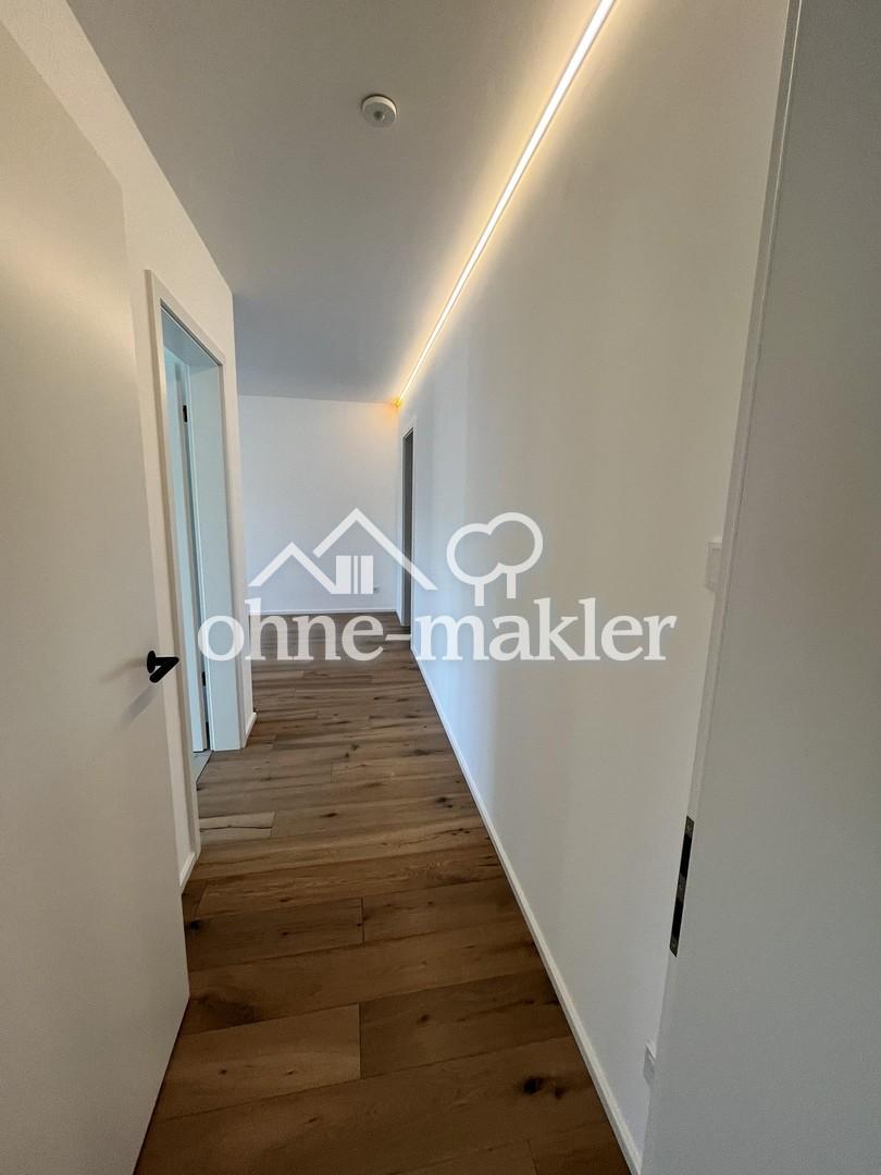 Flur Master Bedroom