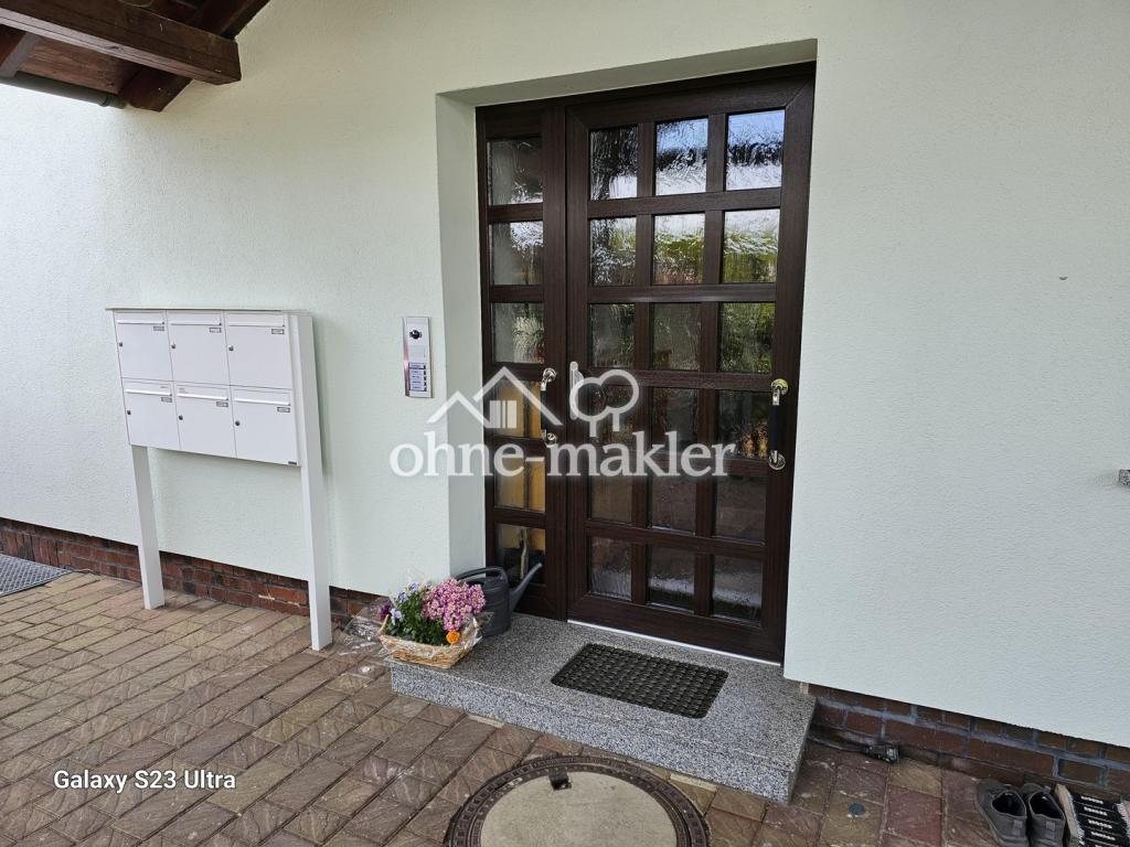 Hastür mit Carport