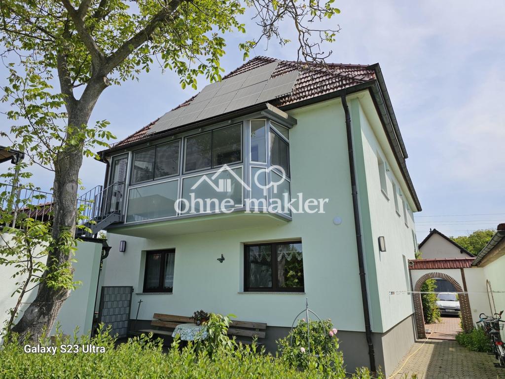 Westseite mit Balkon