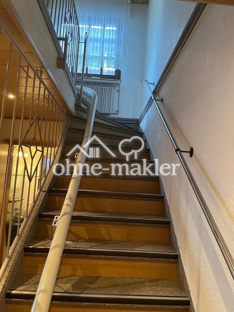 Treppe mit Treppenlift