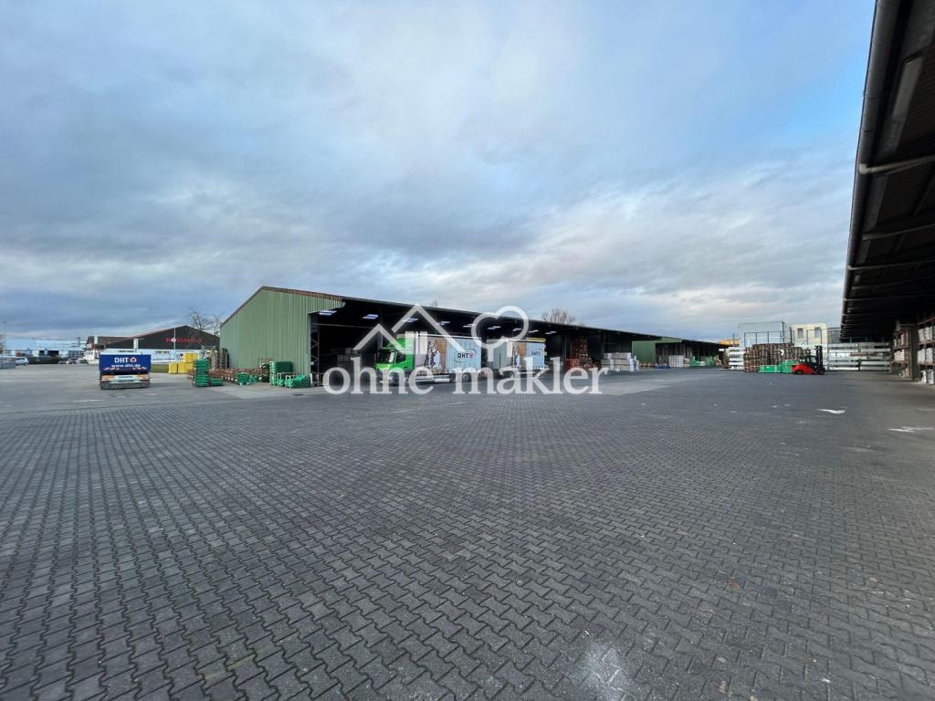 Hoffläche / offene Lagerhalle