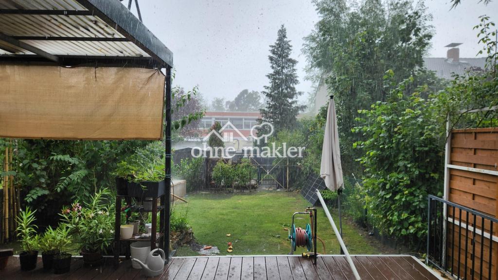 Wohnzimmerblick in den Garten