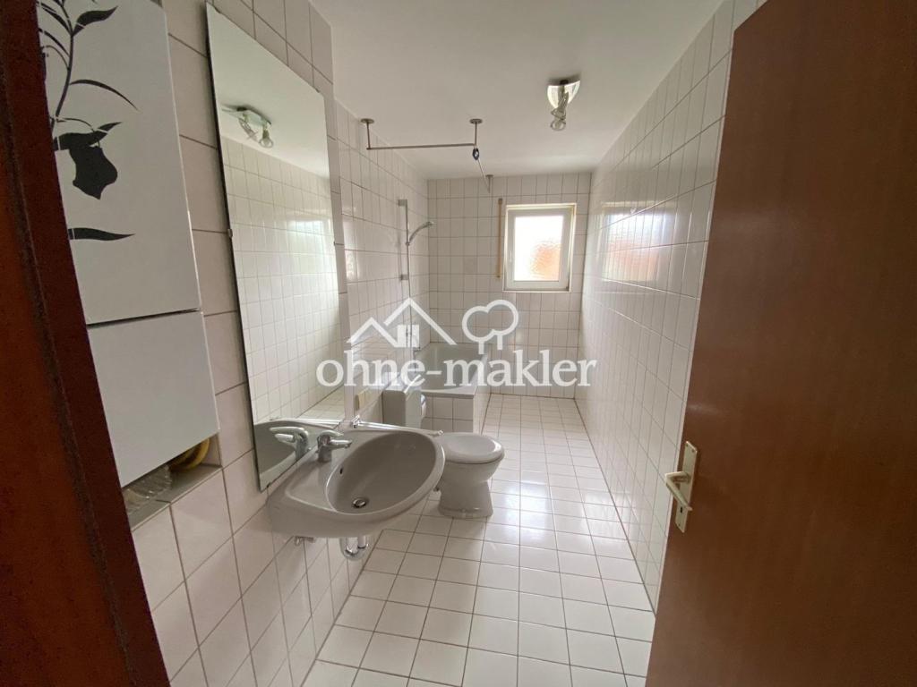 Renovierte 3-Zimmerwohnung mit neuer EBK, Südbalkon + Stellplatz in angenehmer Lage von Kirrlach! - Photo 4