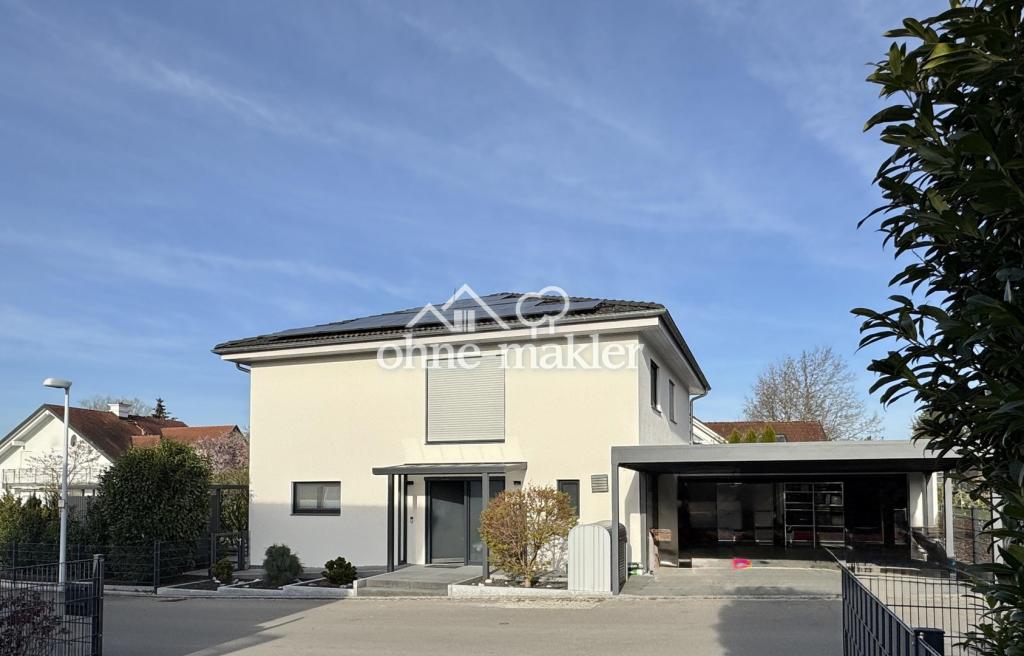 Eingang, Vorgarten u. Carport