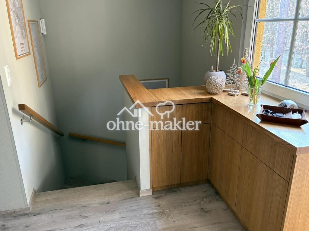Flur 1.OG mit Blick zum Wald