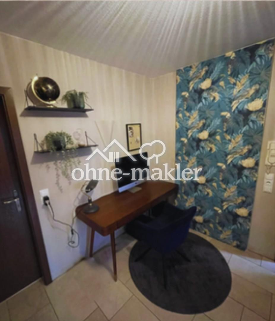 Flur mit Arbeitsecke Wohnung 2