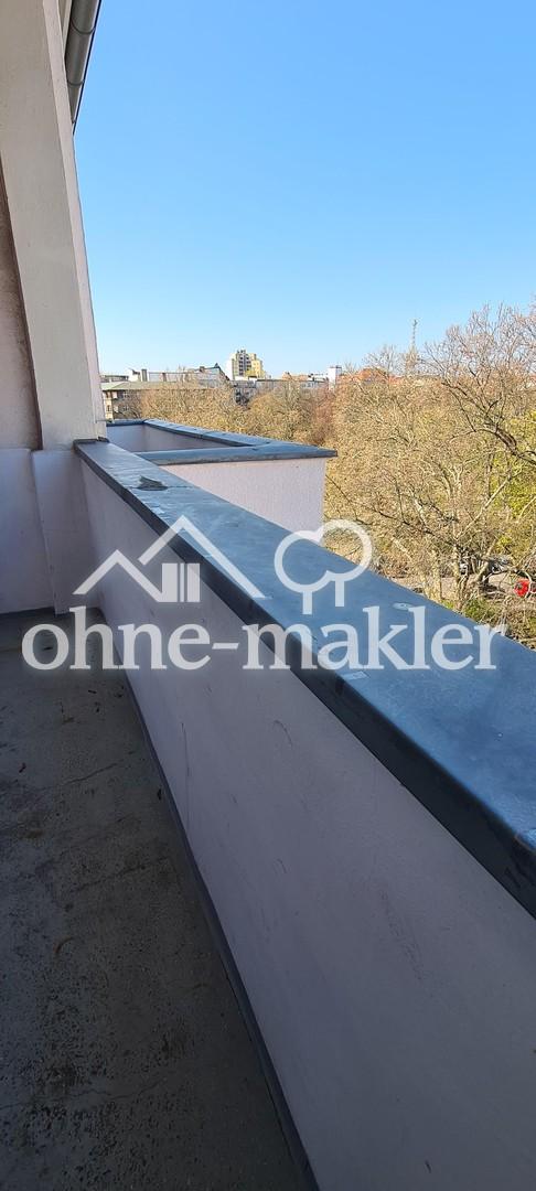 Loggia mit Blick auf Balkon