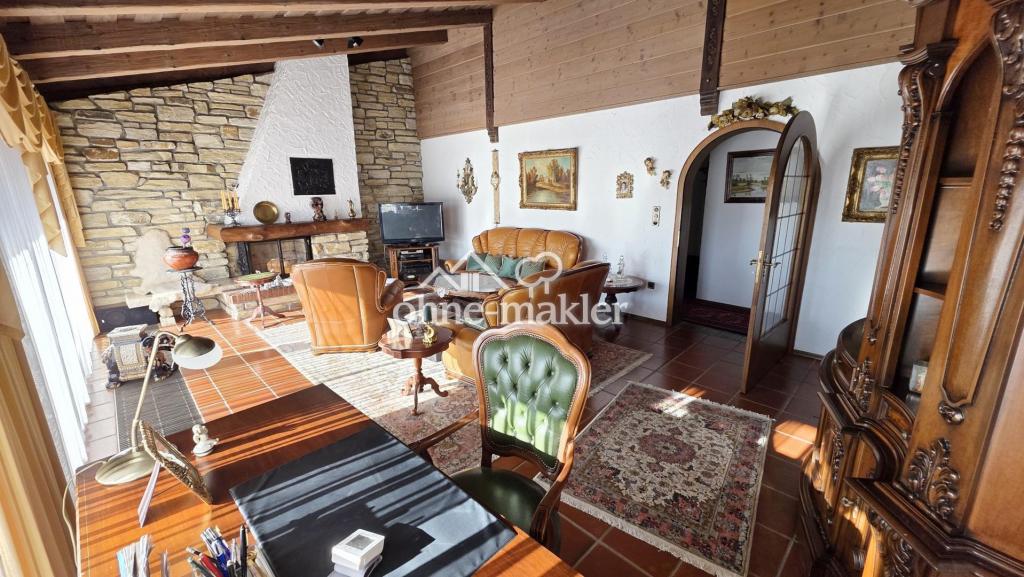 Wohnzimmer mit Kamin